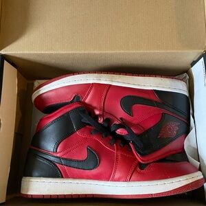 Air Jordan 1 Mid